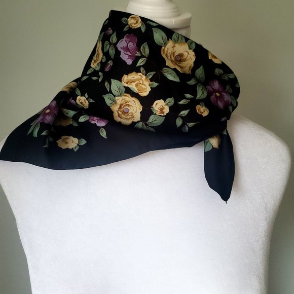 3/$25 Ditsy Floral Square Scarf Tote Purse Foulard Neck Bow Roses Pansies - Picture 4 of 4